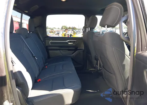 2021 Ram 1500 Big Horn 4X4 5'7 Box z USA, uszkodzony, nr VIN 1C6SRFFT8MN654392